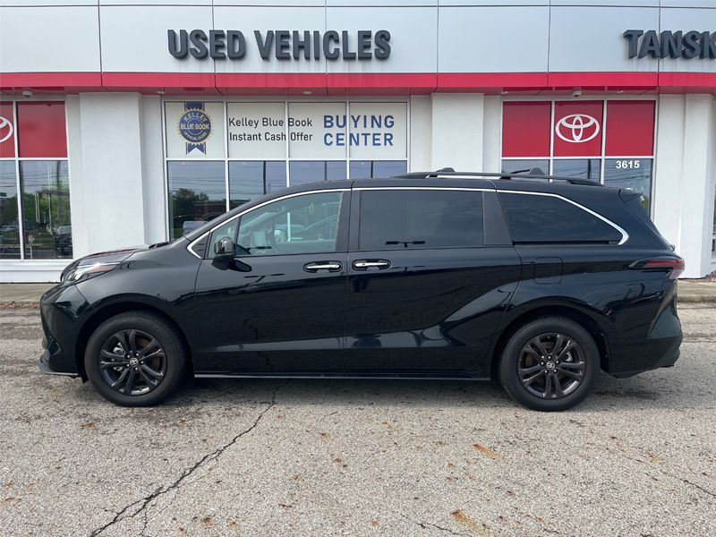 2024 Toyota Sienna Woodland Edition photo