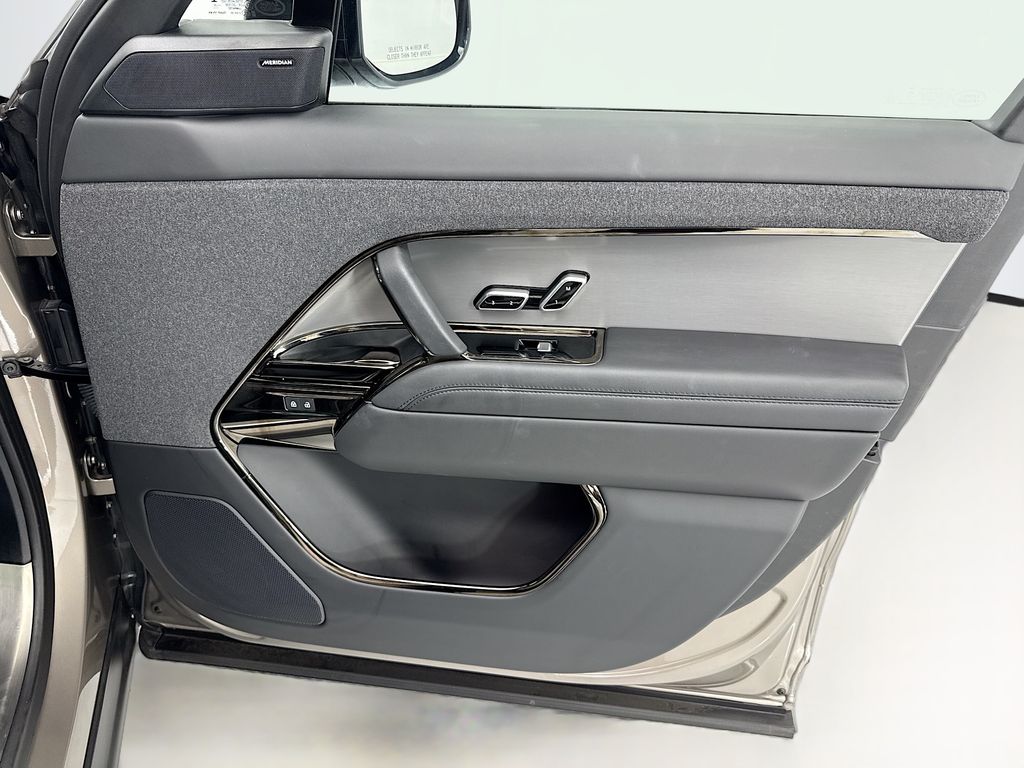 Thumbnail: 2023 Land Rover Range Rover Sport - 25