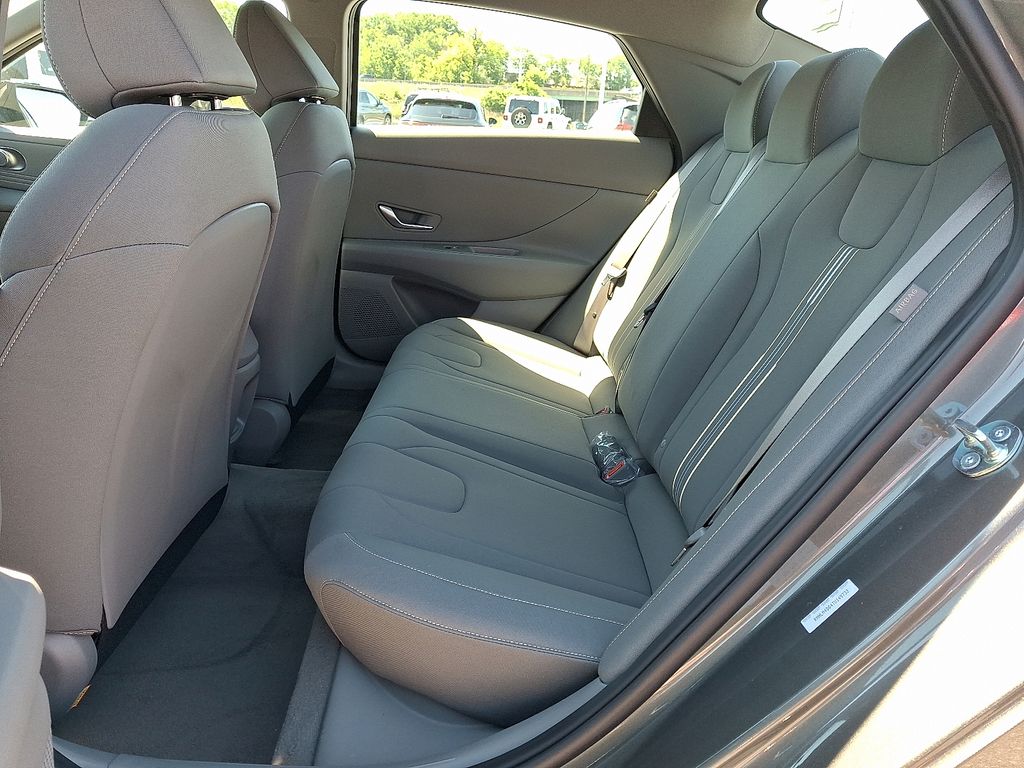 2026 Hyundai Elantra — photo 11