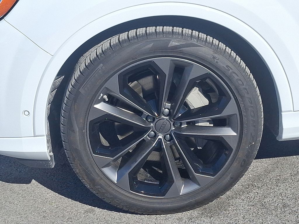 Thumbnail: 2026 Audi Q7 - 5