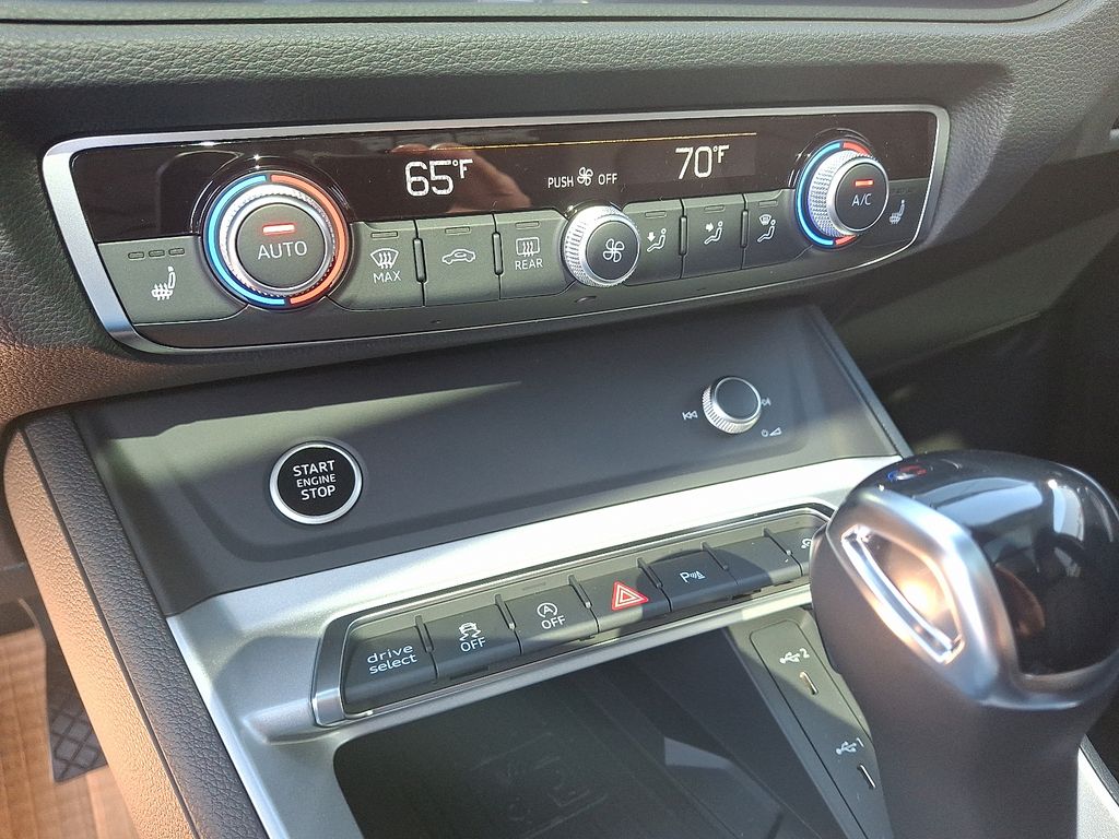 Thumbnail: 2025 Audi Q3 - 13