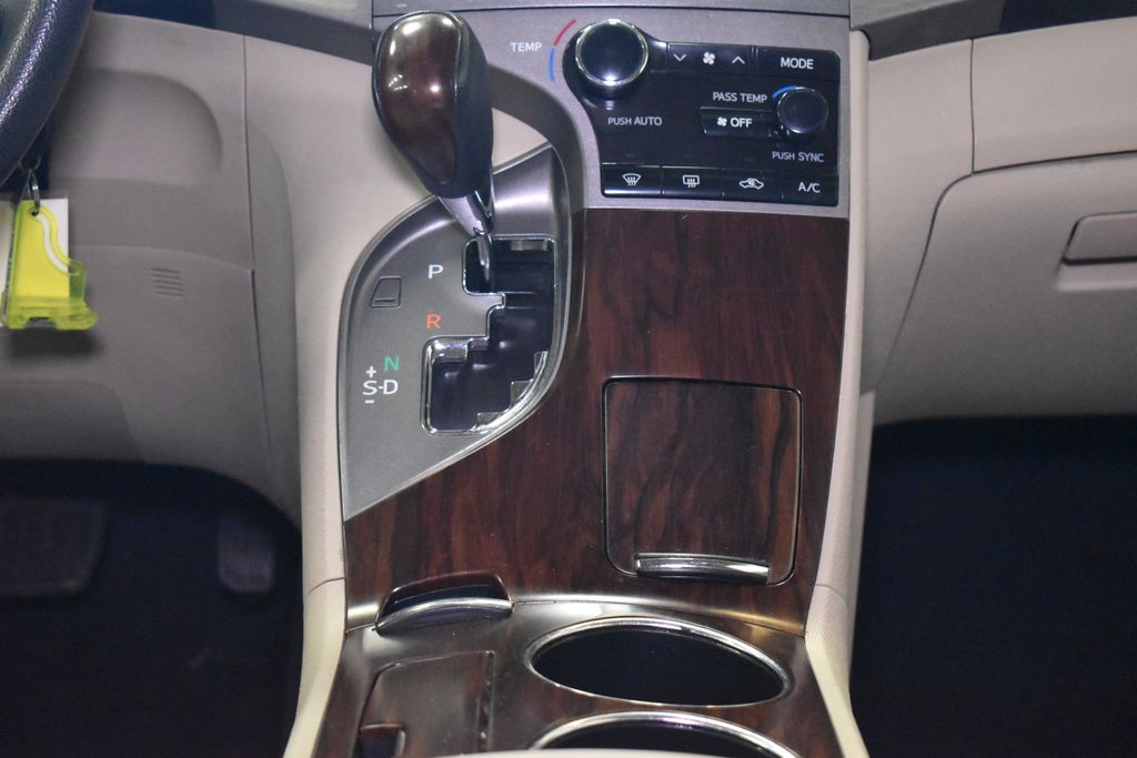 Thumbnail: 2013 Toyota Venza - 18