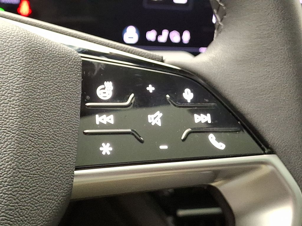 Thumbnail: 2025 Audi e-tron S - 22