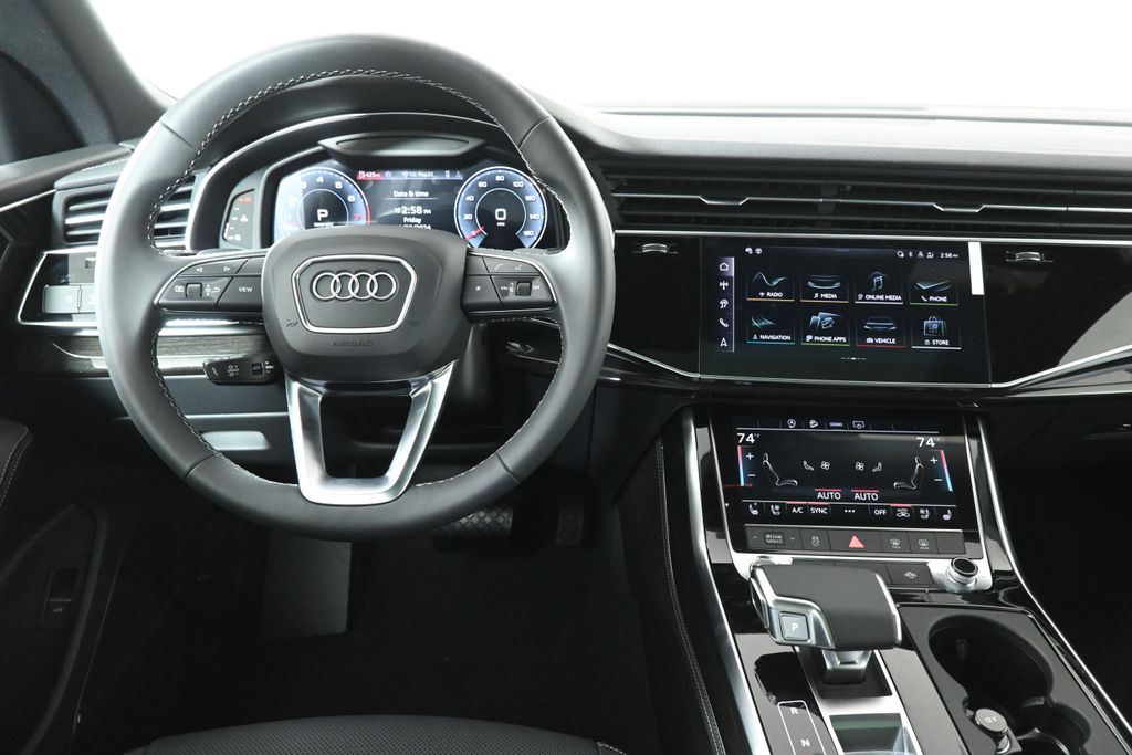 2025 Audi Q8  4