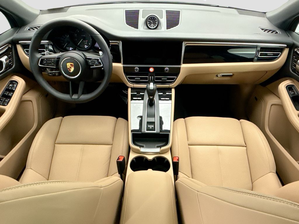 Thumbnail: 2026 Porsche Macan - 15