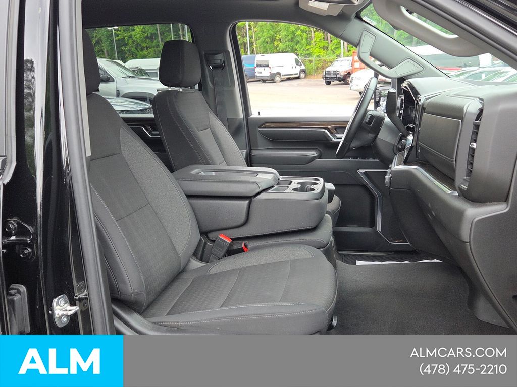 Used 2025 Black Chevrolet LT image 16