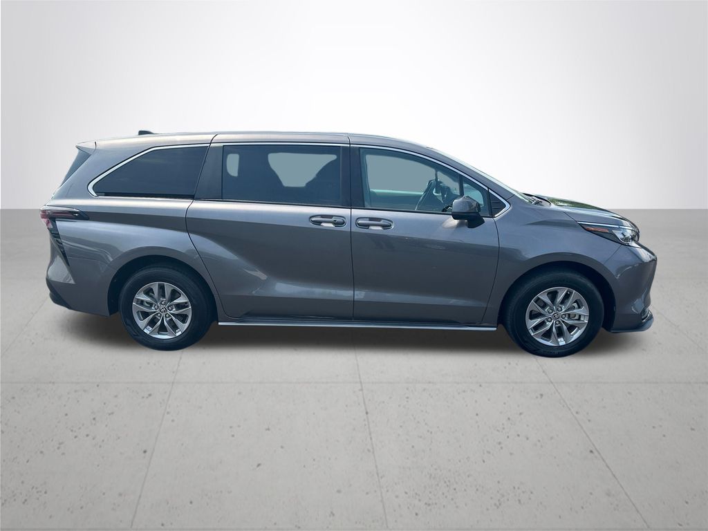 2024 Toyota Sienna LE