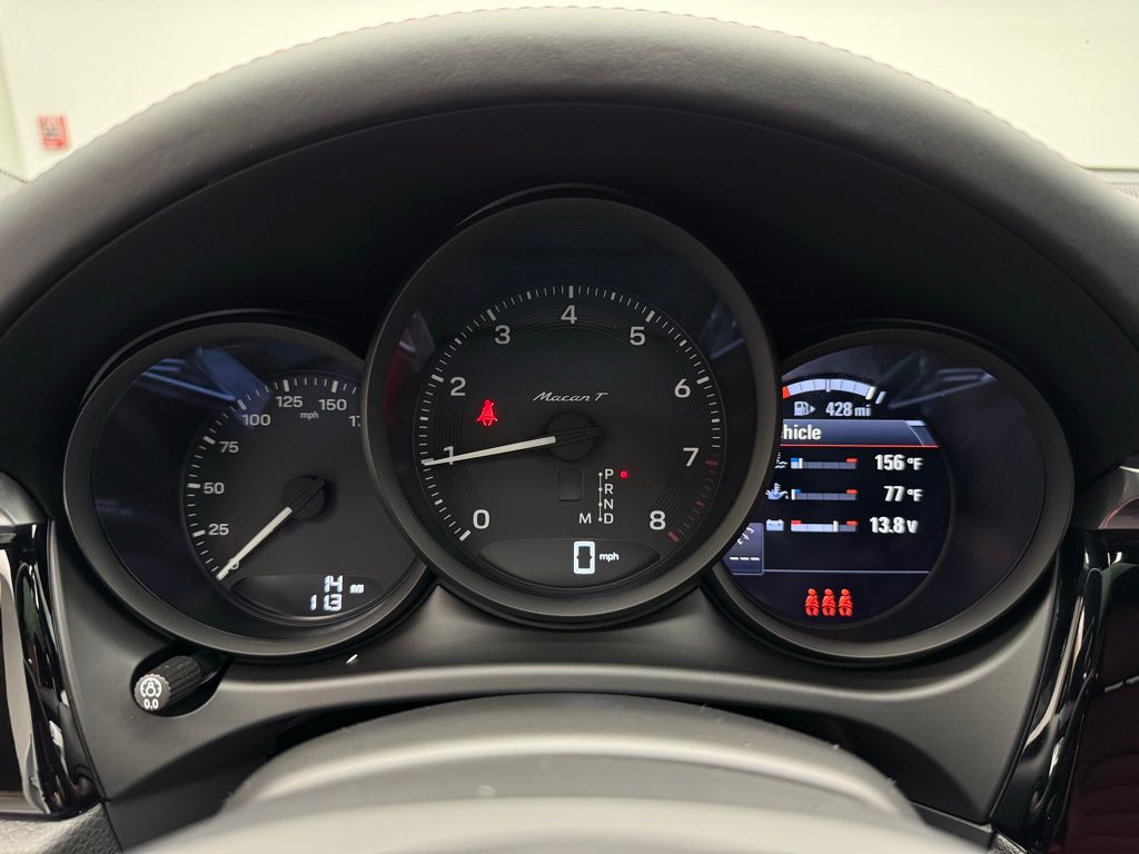 2024 Porsche Macan T 10
