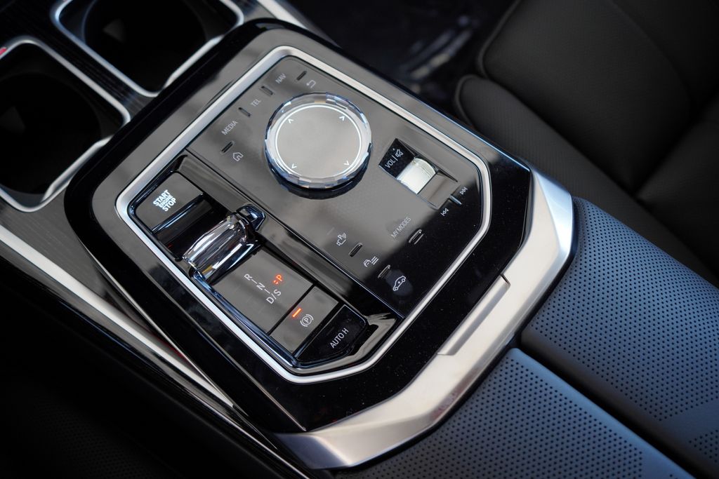 Thumbnail: 2025 BMW 7 Series - 20
