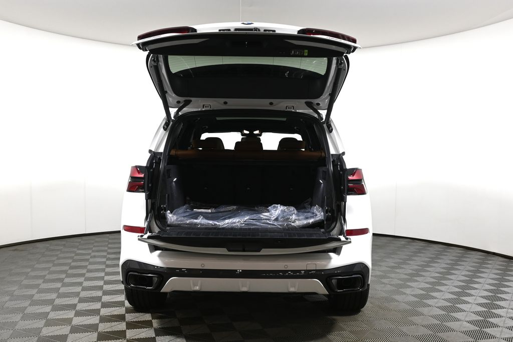Thumbnail: 2026 BMW X5 - 32