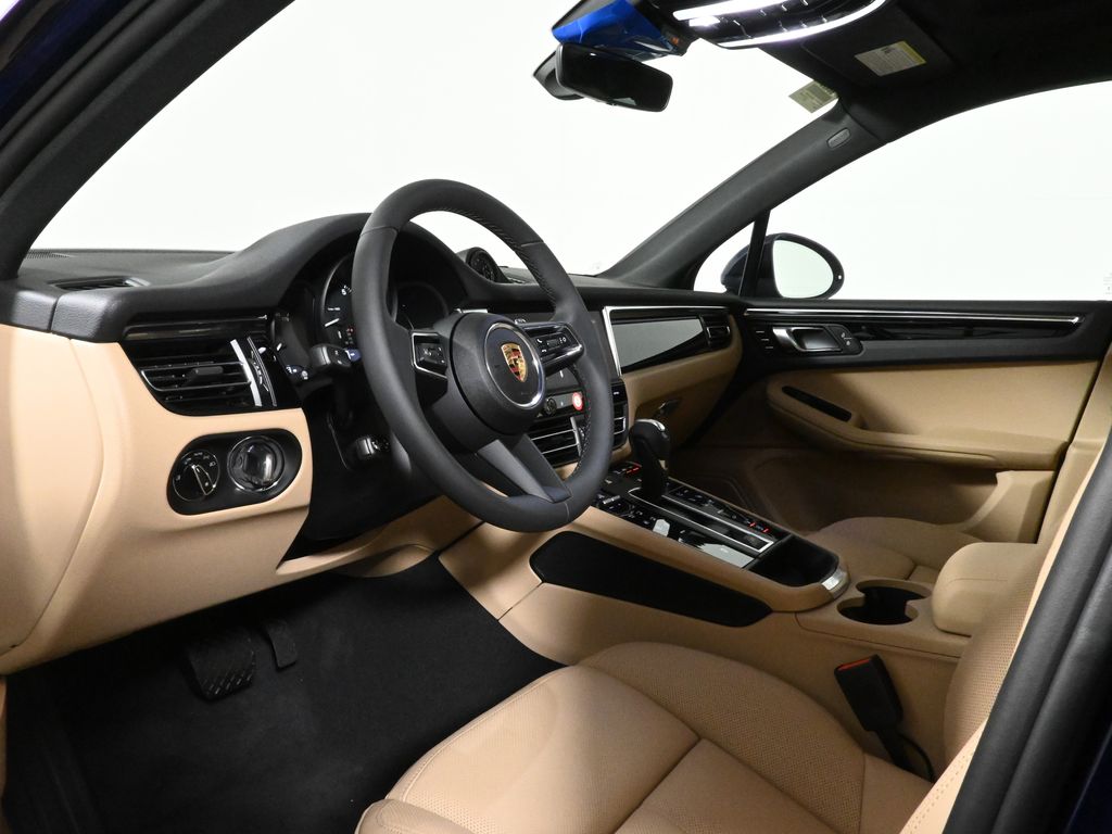Thumbnail: 2025 Porsche Macan - 4