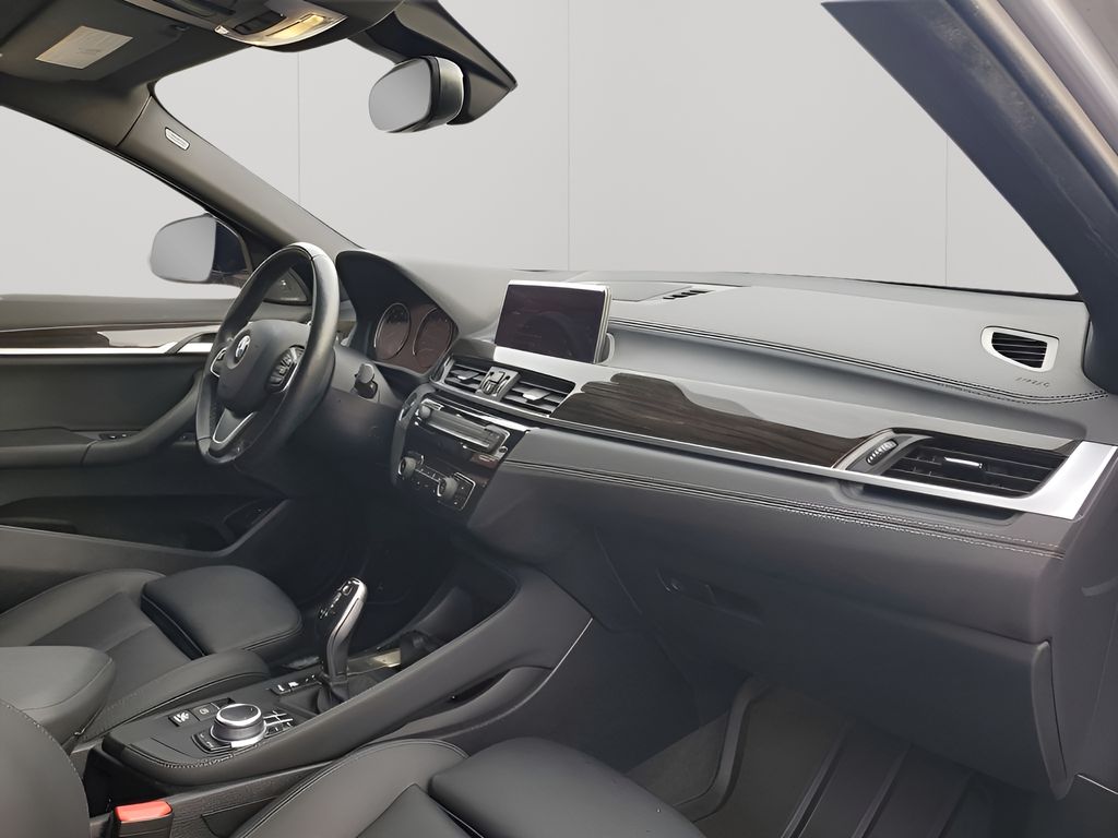 Used 2021 Silver BMW sDrive28i image 14