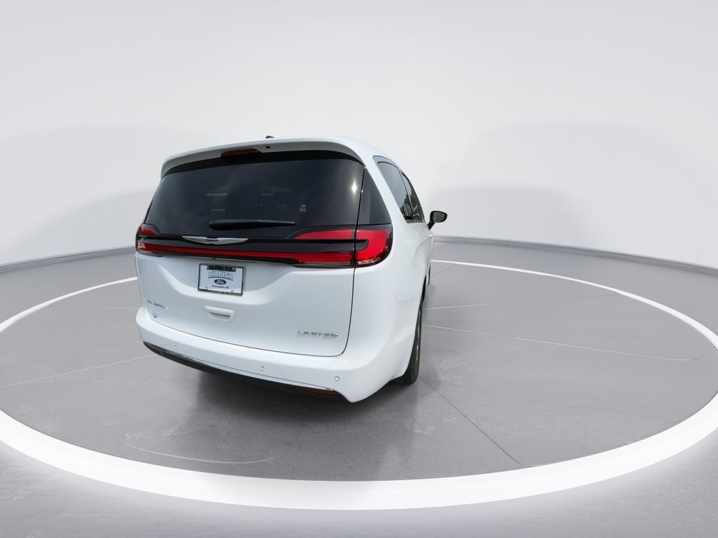 Used 2024 White Chrysler Limited image 7