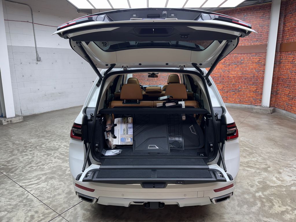 Certified Used 2024 White BMW xDrive40i image 30