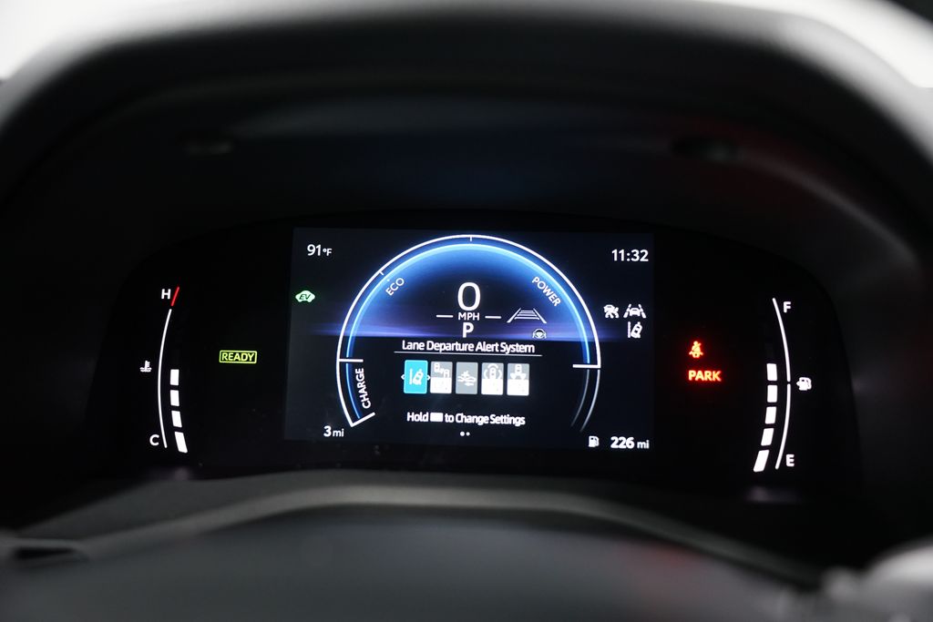2025 Toyota Camry SE 16