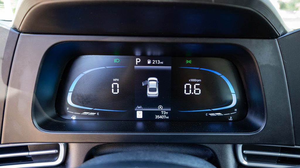 Used 2024 Hyundai Elantra SE 4D Sedan