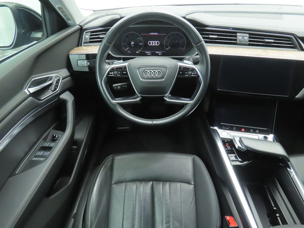 Thumbnail: 2020 Audi e-tron - 10