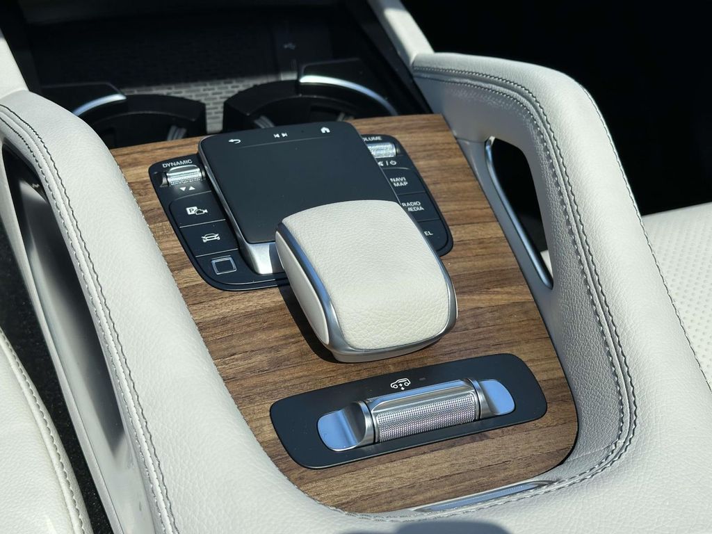 2025 Mercedes-Benz GLS 450 4MATIC 18