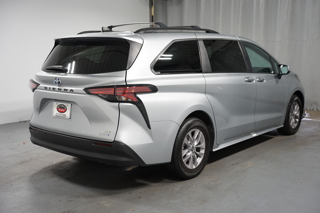 2022 Toyota Sienna XLE 8