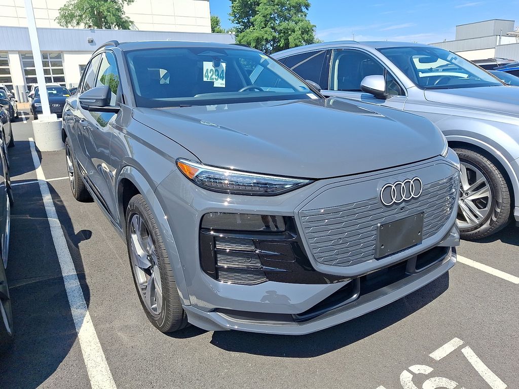 Thumbnail: 2025 Audi Q6 e-tron - 3