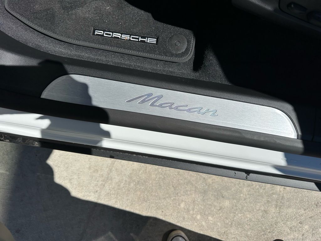 Thumbnail: 2026 Porsche Macan - 23