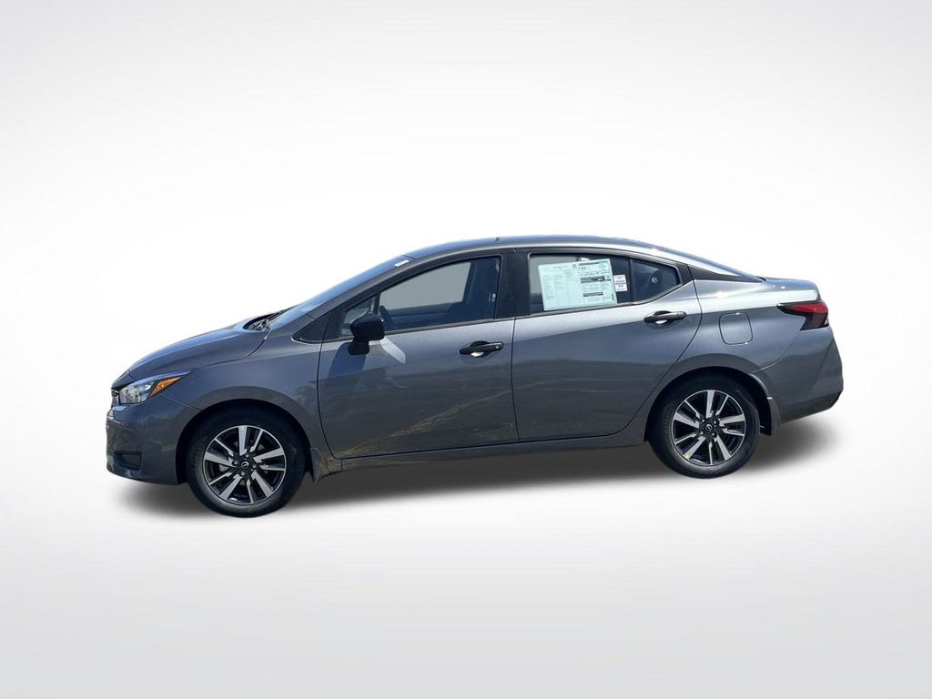 2025 Nissan Versa 1.6 S photo