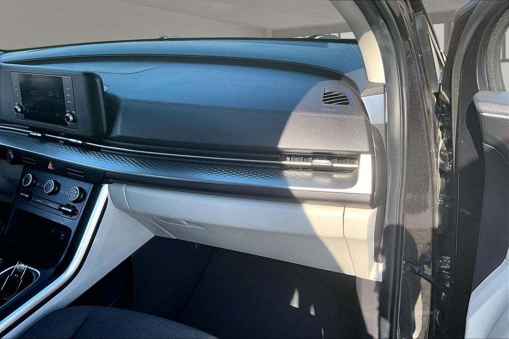 Used 2024 Kia Carnival Van