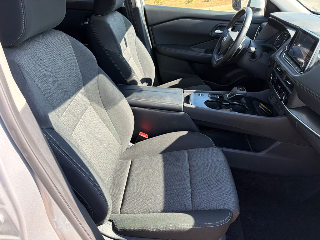 Used 2025 Silver Nissan SV image 13