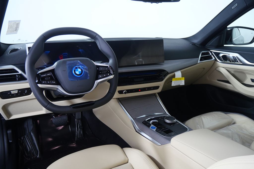Thumbnail: 2025 BMW i4 - 18