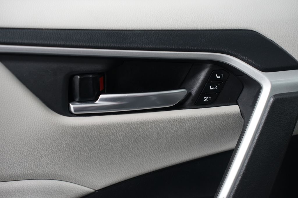 Thumbnail: 2022 Toyota RAV4 - 32