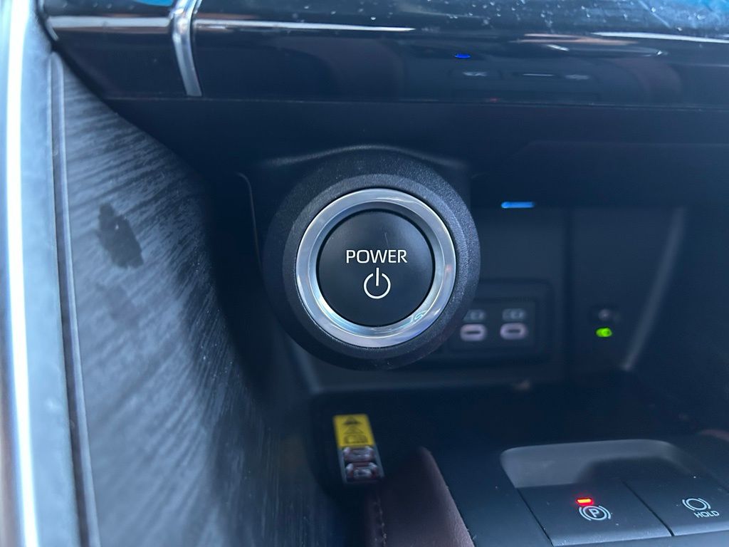 Thumbnail: 2023 Toyota Venza - 27