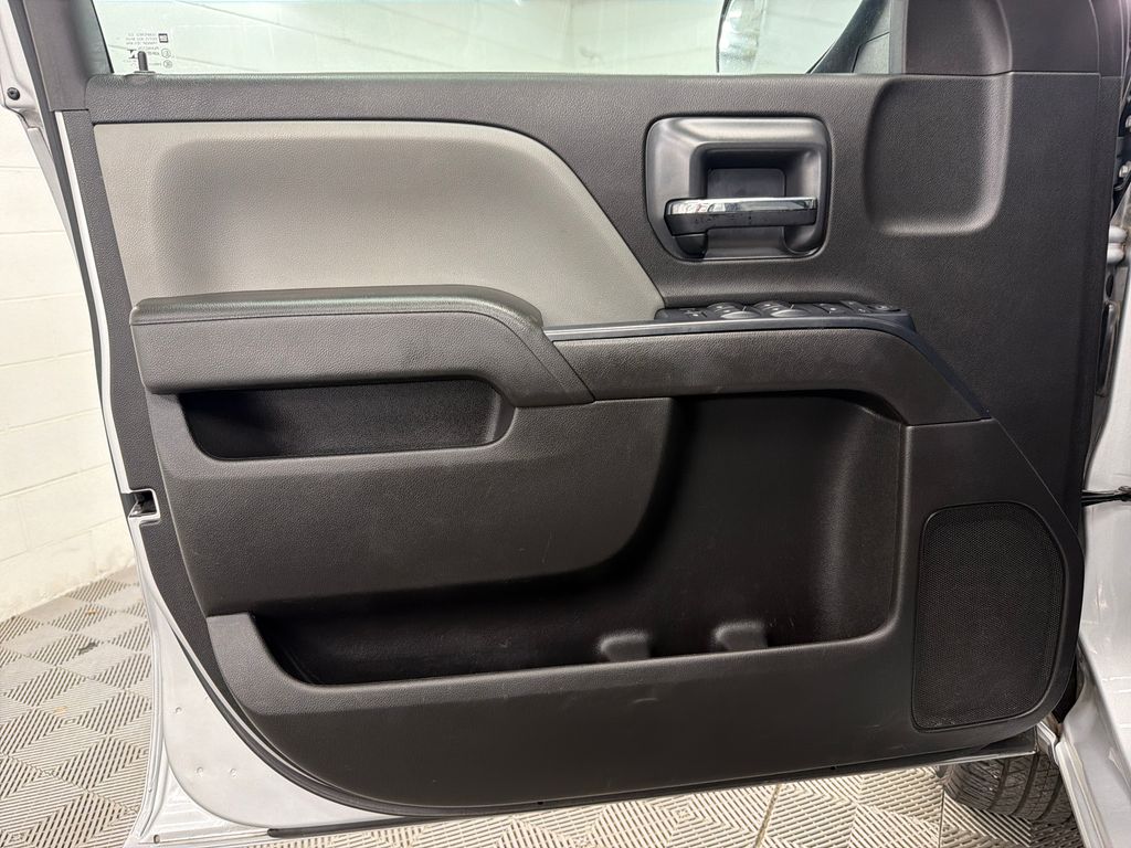 Used 2018 Silver Chevrolet Custom image 14