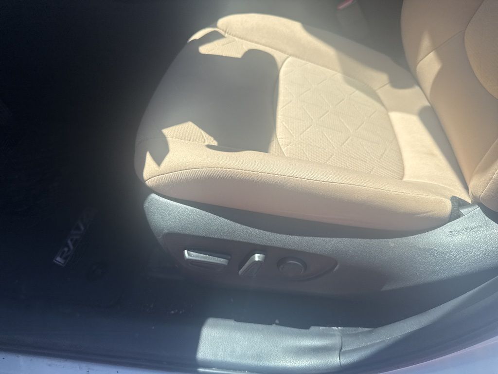 2019 Toyota RAV4 XLE 11