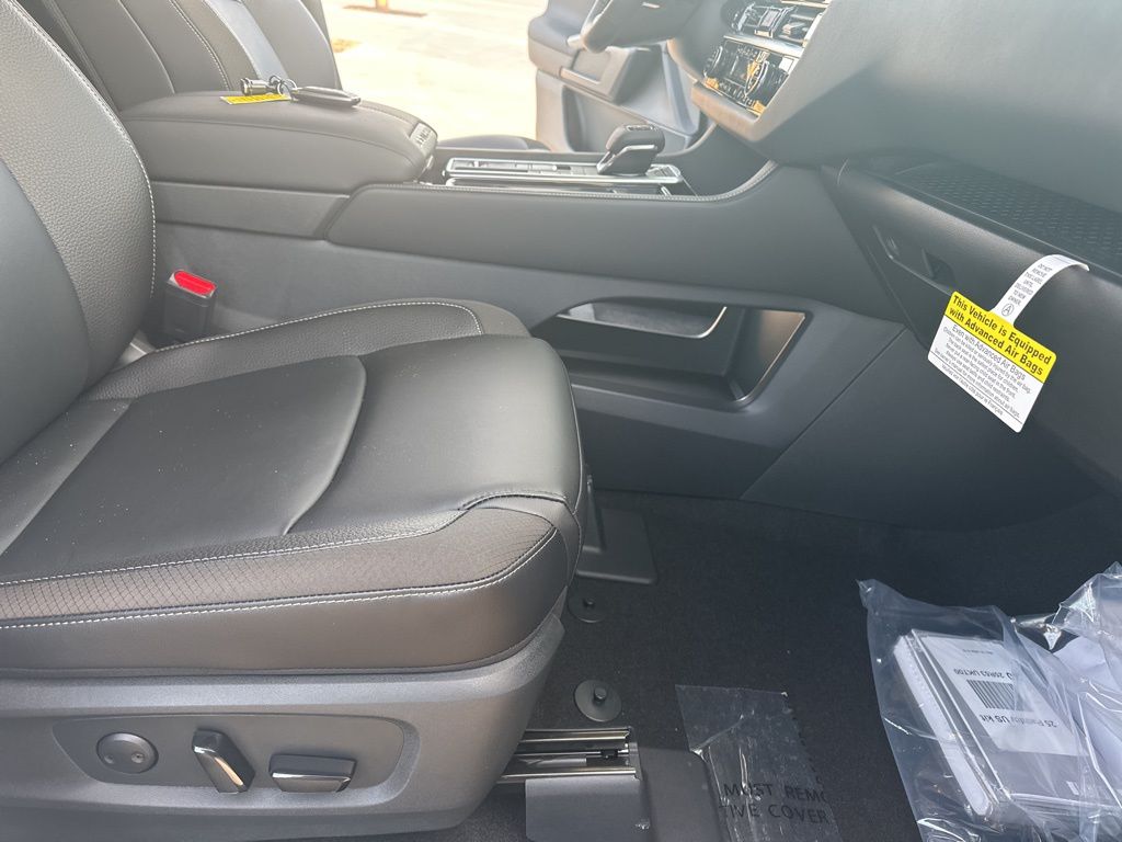 2025 Everest White Pearl Tricoat Nissan Pathfinder SL FWD SUV