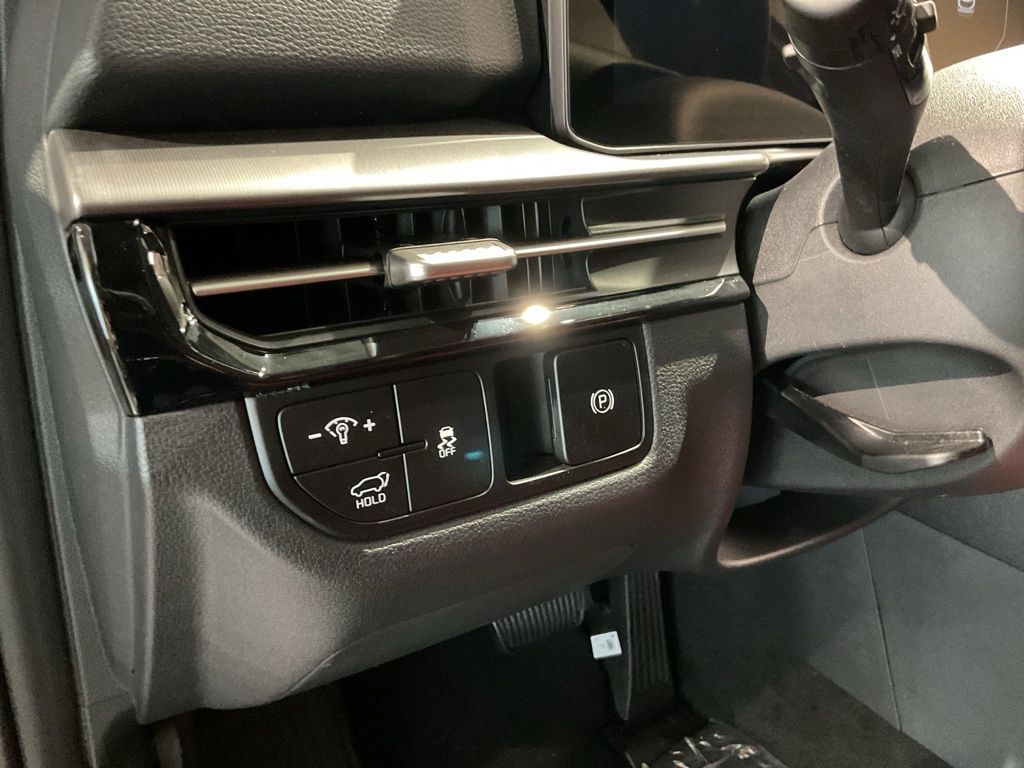 New 2026 White Kia SX-Prestige image 12