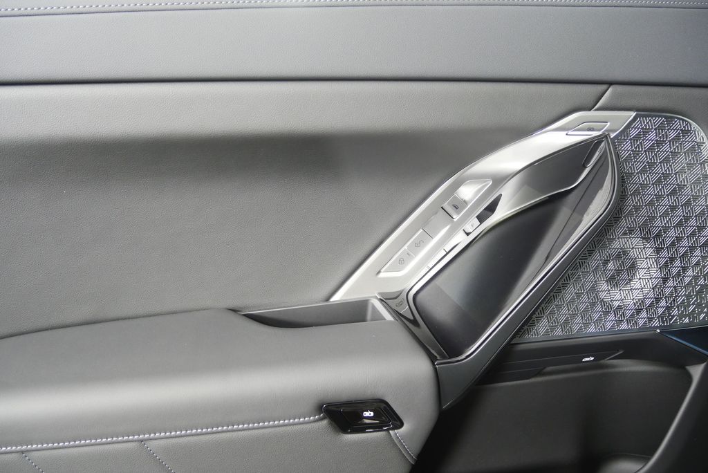 Thumbnail: 2026 BMW 7 Series - 12