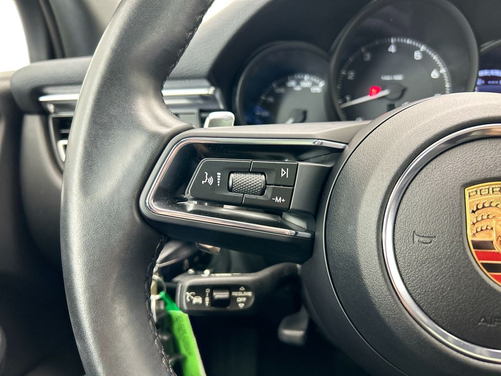 Thumbnail: 2025 Porsche Macan - 14