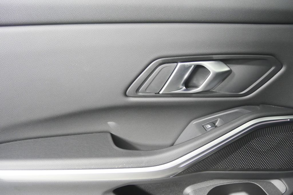 Thumbnail: 2025 BMW 3 Series - 14