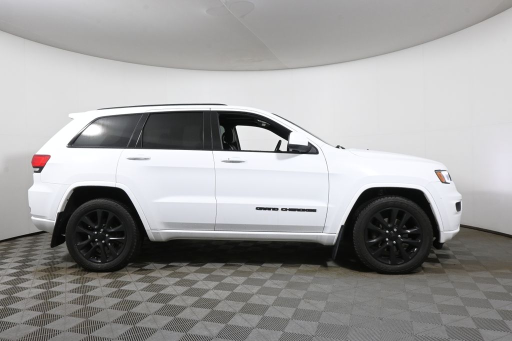 Thumbnail: 2020 Jeep Grand Cherokee - 8