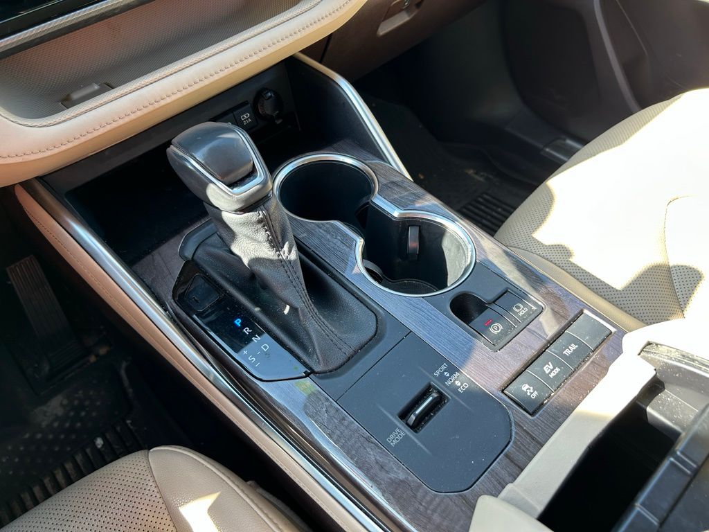 Thumbnail: 2021 Toyota Highlander - 28