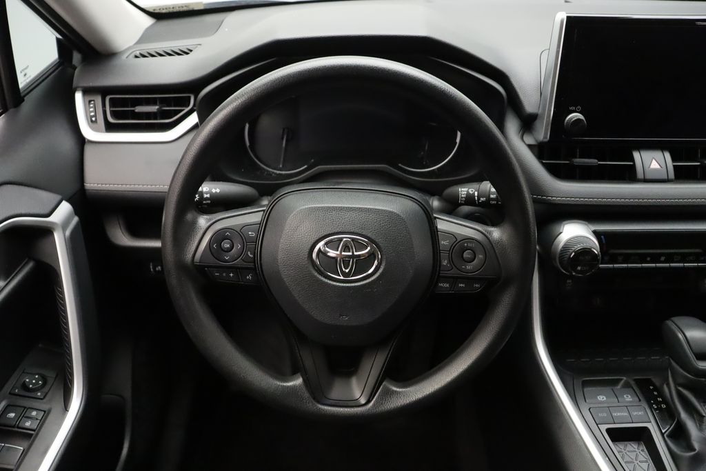 2023 Toyota RAV4 XLE 23