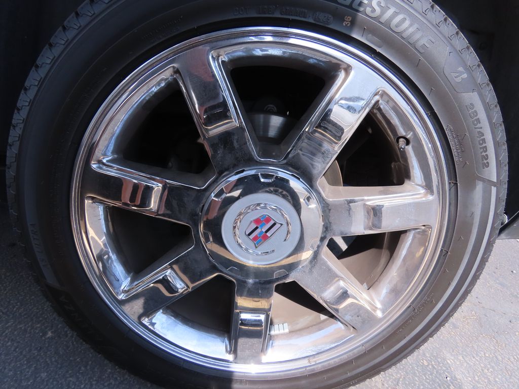 Thumbnail: 2011 Cadillac Escalade - 16