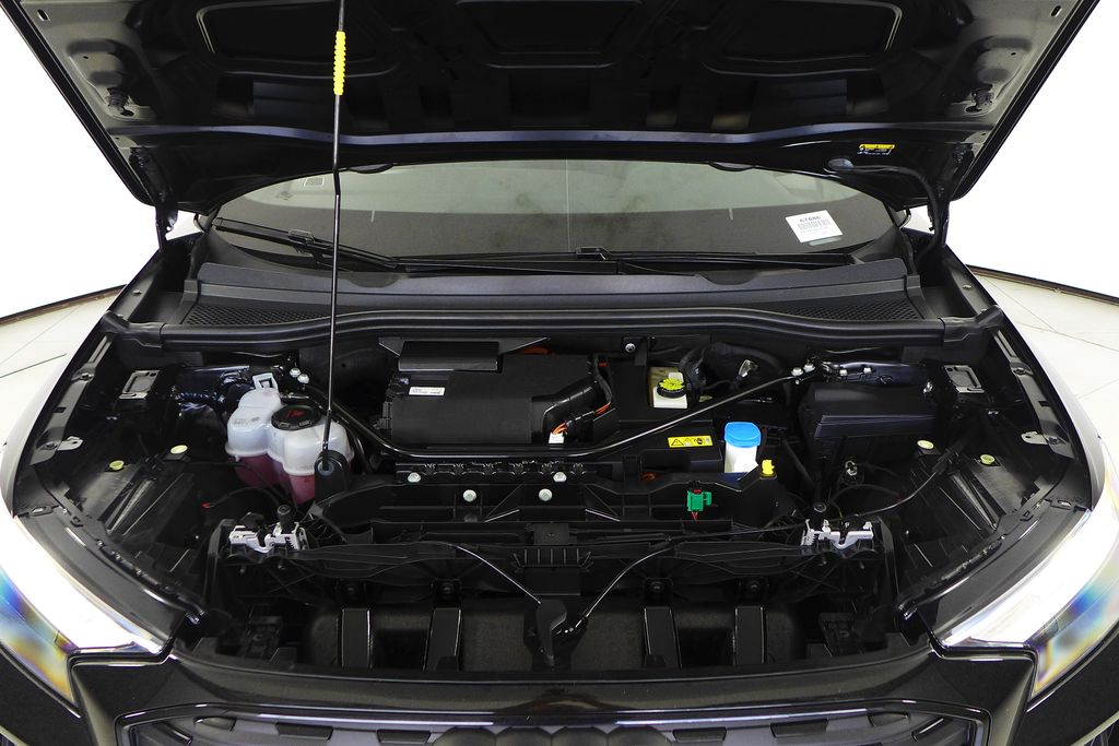 Thumbnail: 2023 Audi Q4 e-tron - 6