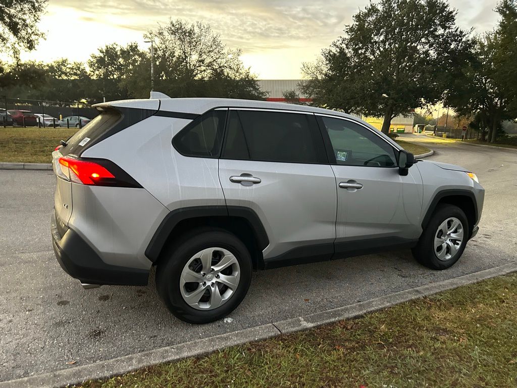 Thumbnail: 2022 Toyota RAV4 - 5