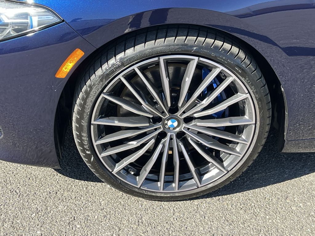 Thumbnail: 2022 BMW 8 Series - 10