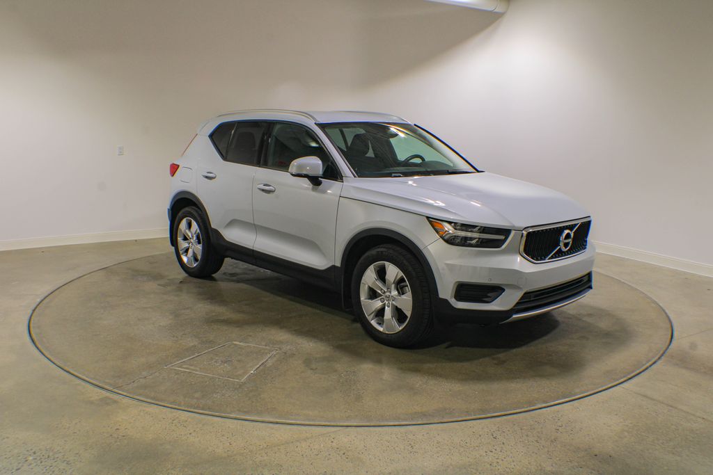 Used 2020 Silver Volvo Momentum image 7