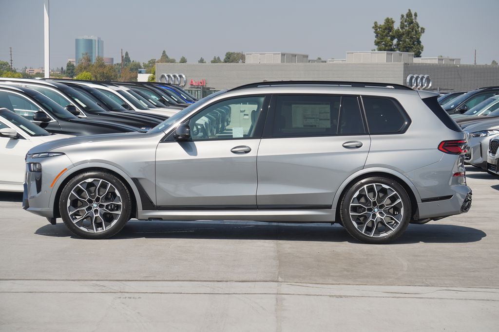 2025 BMW X7 M60i 4