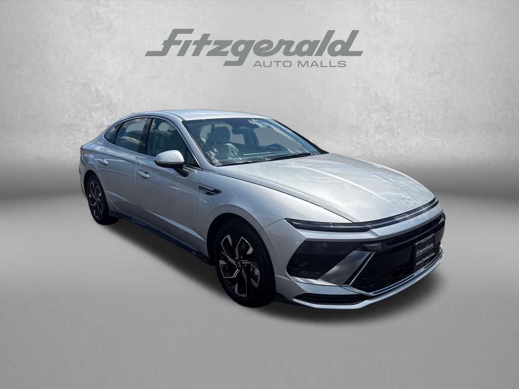 Aero Silver 2025 Hyundai Sonata Sedan Front-Wheel Drive 8-Speed Automatic