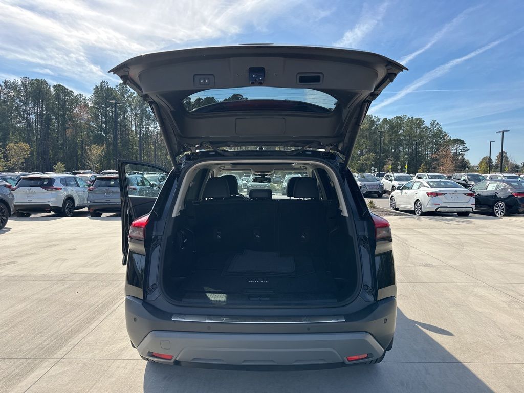 2021 Nissan Rogue SL 24