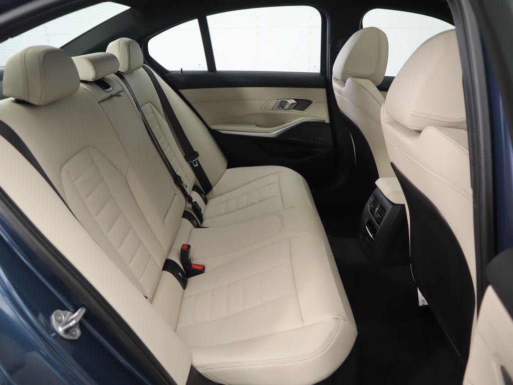 Thumbnail: 2026 BMW 3 Series - 23